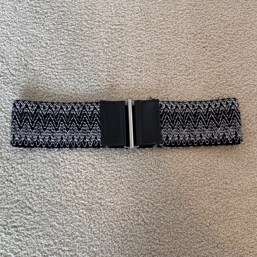Black and White Chevron Pattern Elastic Belt